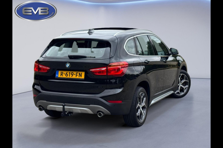 BMW X1 SDrive20i 192 pk High Executive, panoramadak, trekhaak, 1/2 lederen sportinterieur