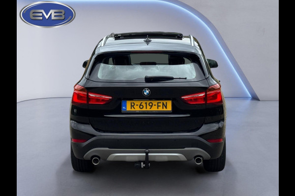 BMW X1 SDrive20i 192 pk High Executive, panoramadak, trekhaak, 1/2 lederen sportinterieur
