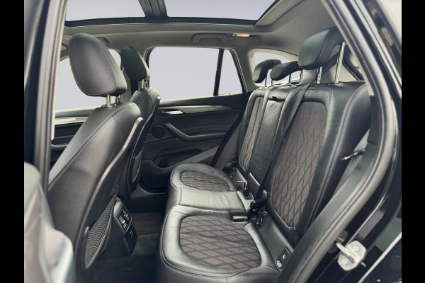 BMW X1 SDrive20i 192 pk High Executive, panoramadak, trekhaak, 1/2 lederen sportinterieur