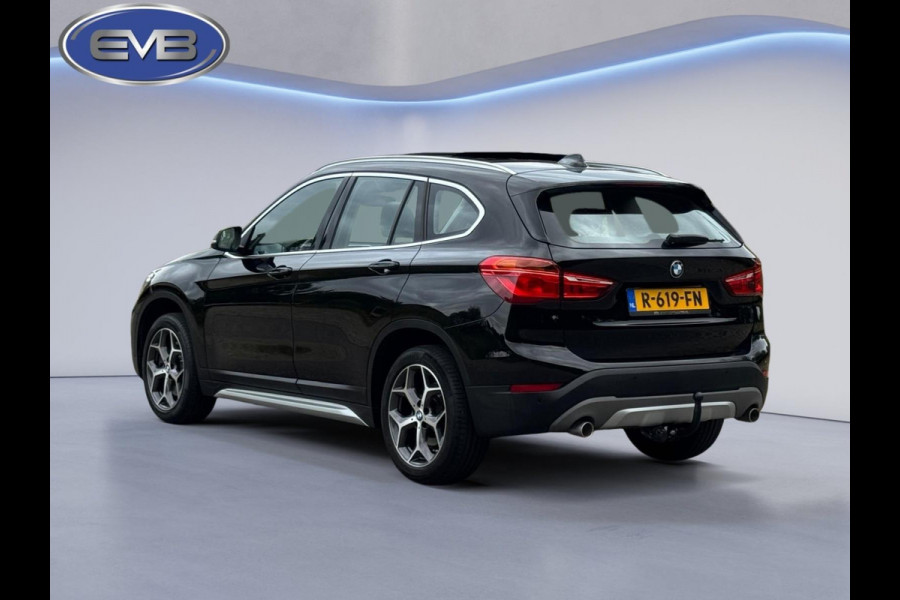 BMW X1 SDrive20i 192 pk High Executive, panoramadak, trekhaak, 1/2 lederen sportinterieur