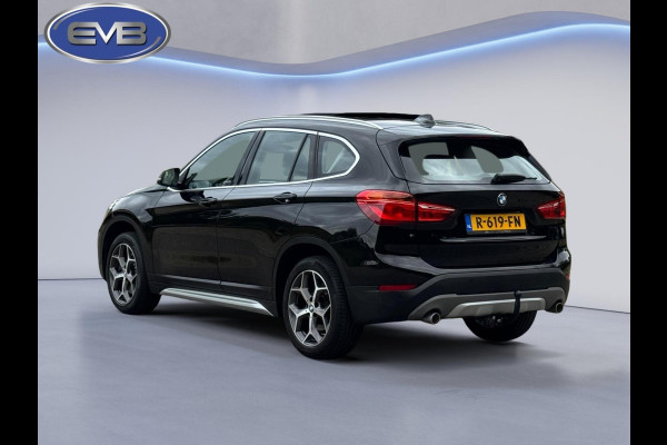 BMW X1 SDrive20i 192 pk High Executive, panoramadak, trekhaak, 1/2 lederen sportinterieur