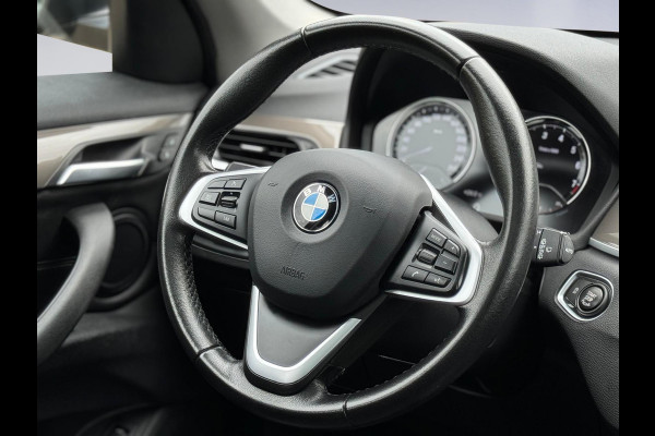 BMW X1 SDrive20i 192 pk High Executive, panoramadak, trekhaak, 1/2 lederen sportinterieur
