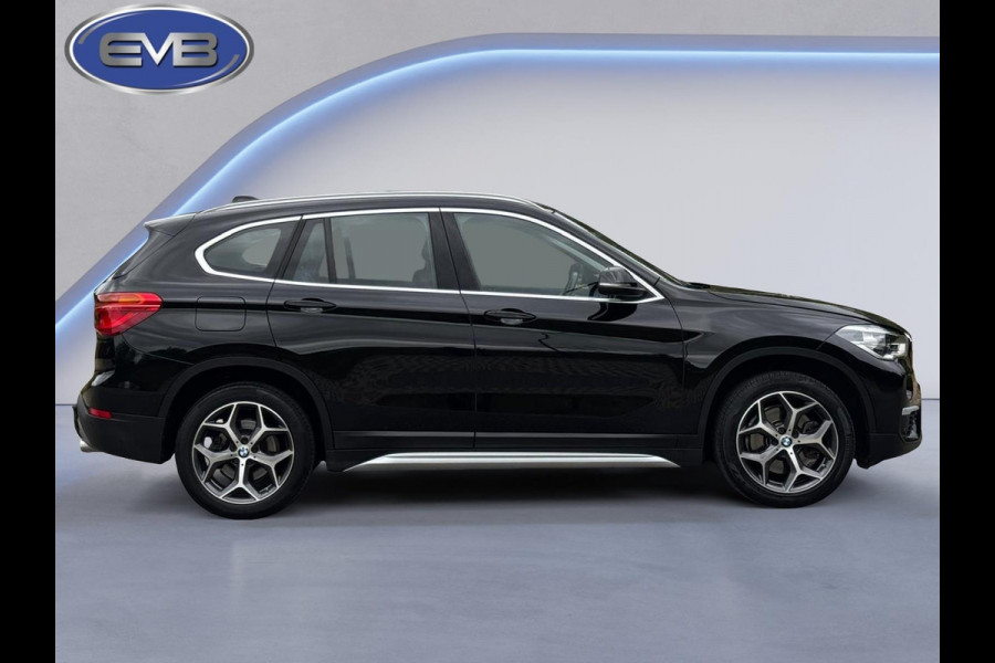 BMW X1 SDrive20i 192 pk High Executive, panoramadak, trekhaak, 1/2 lederen sportinterieur
