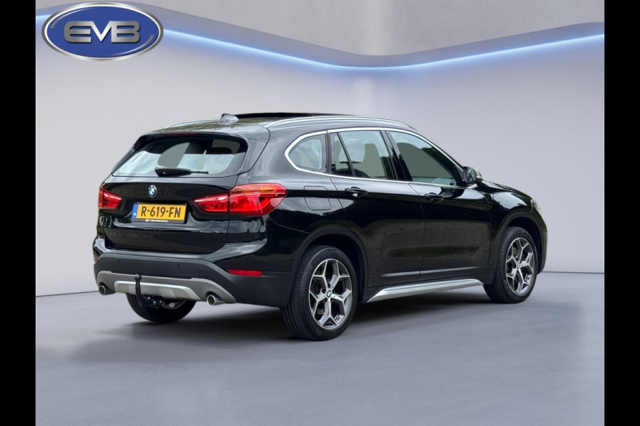 BMW X1 SDrive20i 192 pk High Executive, panoramadak, trekhaak, 1/2 lederen sportinterieur