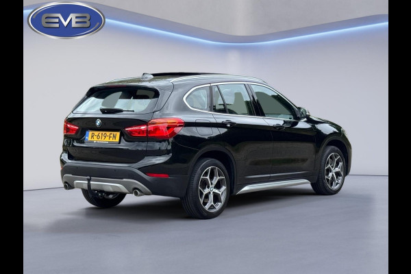 BMW X1 SDrive20i 192 pk High Executive, panoramadak, trekhaak, 1/2 lederen sportinterieur