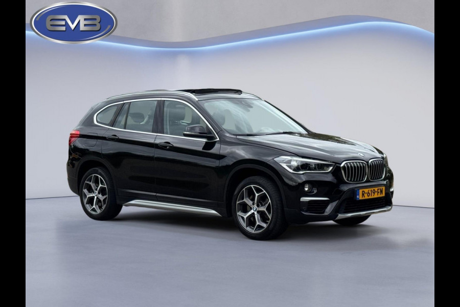 BMW X1 SDrive20i 192 pk High Executive, panoramadak, trekhaak, 1/2 lederen sportinterieur