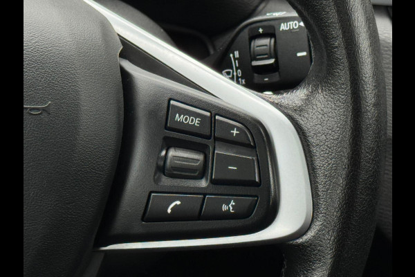 BMW X1 SDrive20i 192 pk High Executive, panoramadak, trekhaak, 1/2 lederen sportinterieur