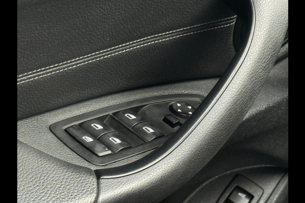 BMW X1 SDrive20i 192 pk High Executive, panoramadak, trekhaak, 1/2 lederen sportinterieur