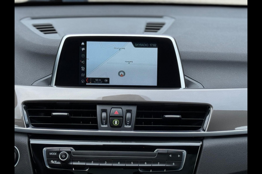 BMW X1 SDrive20i 192 pk High Executive, panoramadak, trekhaak, 1/2 lederen sportinterieur