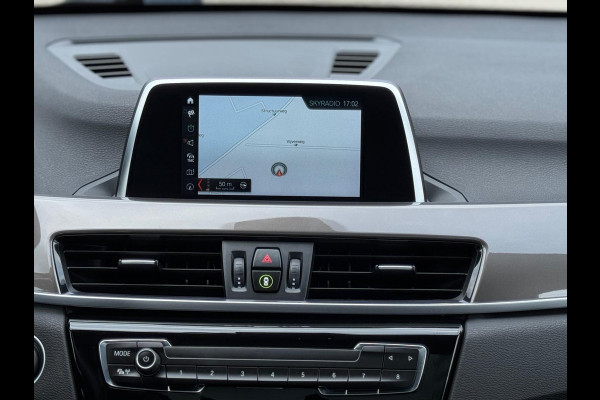 BMW X1 SDrive20i 192 pk High Executive, panoramadak, trekhaak, 1/2 lederen sportinterieur