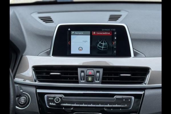 BMW X1 SDrive20i 192 pk High Executive, panoramadak, trekhaak, 1/2 lederen sportinterieur