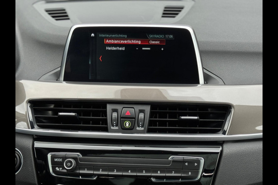 BMW X1 SDrive20i 192 pk High Executive, panoramadak, trekhaak, 1/2 lederen sportinterieur