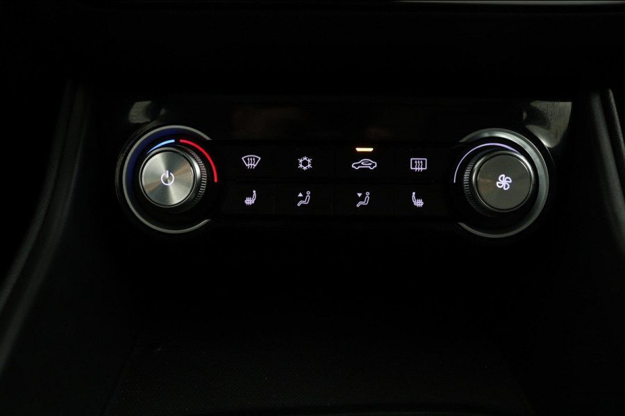 MG Mg Zs Luxury 45 kWh*PANO*A/C*CAMERA*STOELVW*ACC*CARPLAY*