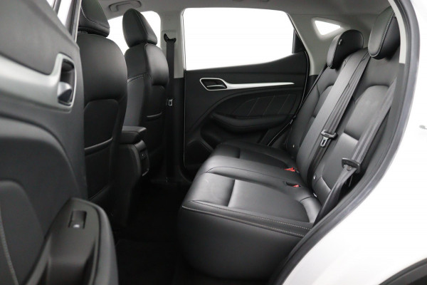 MG Mg Zs Luxury 45 kWh*PANO*A/C*CAMERA*STOELVW*ACC*CARPLAY*