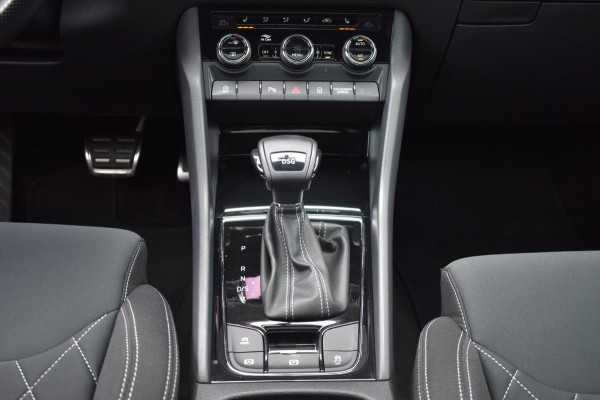 Škoda Karoq 1.5 TSI ACT Sportline | PANORAMADAK | CANTON | DEALER ONDERHOUDEN | CAMERA | SFEERVERLICHTING | NAP | VIRTUAL COCKPIT