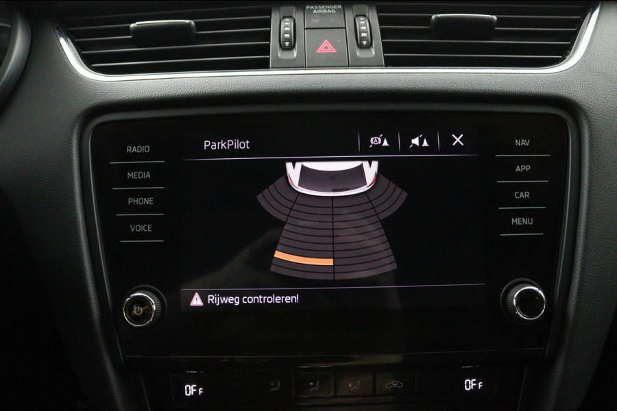Škoda Octavia Combi 1.5 TSI SPORT*AUTOMAAT*CRUISE*CARPLAY*ECC*HAAK*NAV