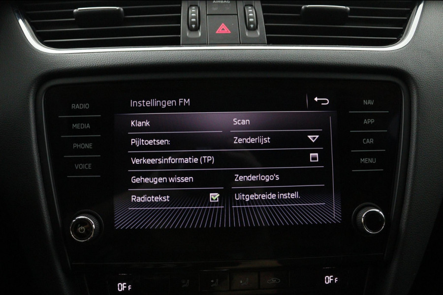 Škoda Octavia Combi 1.5 TSI SPORT*AUTOMAAT*CRUISE*CARPLAY*ECC*HAAK*NAV