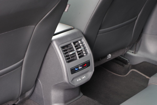 CUPRA Formentor 1.4 e-Hybrid 204 PK BNS, Adap. Cruise Control, Camera, Sfeerverlichting, LED
