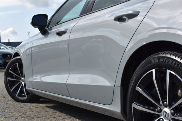 Volvo V60 T6 350PK Plug-in hybrid AWD Plus Dark ACC | Pilot Assist | Harman Kardon | 360 Camera | BLIS | Trekhaak | Stoel en Stuurwiel verwarming