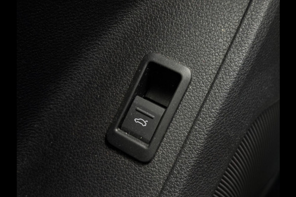 Audi Q3 35 TFSI S Line 10-2019 NAVI CLIMATE PDC ELEK PAKKET 1e EIGENAAR