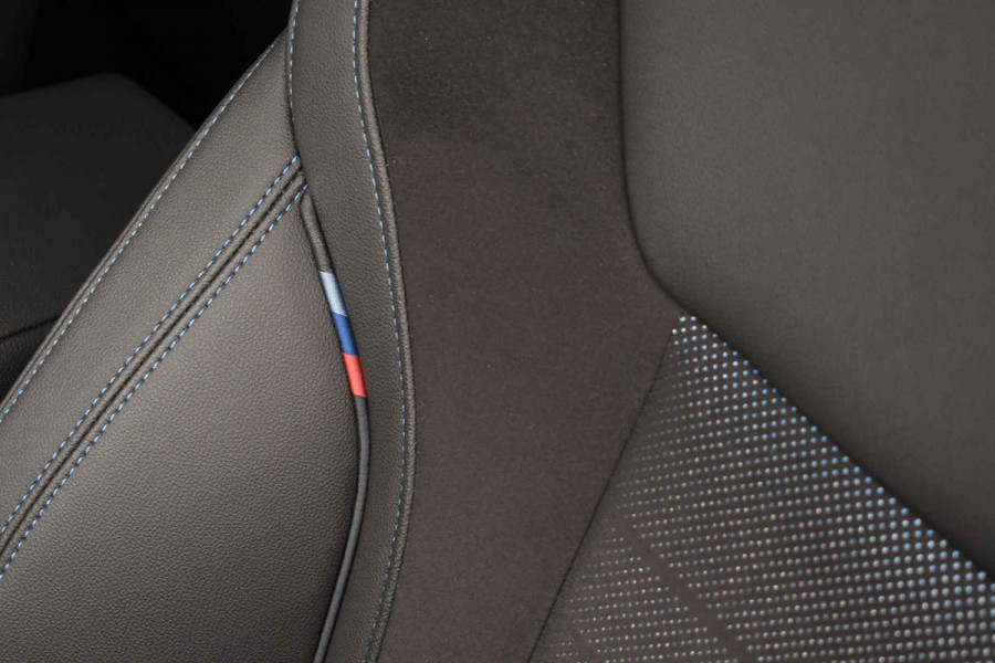 BMW 3 Serie Touring 330e xDrive M-Sport Pro LCI Dravitgrau Pano HUD el-zetels 19inch