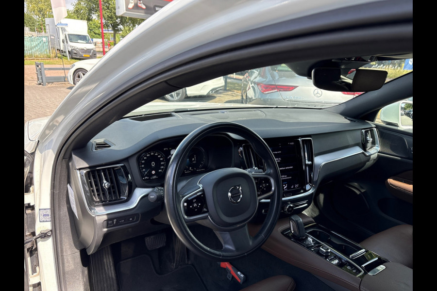Volvo V60 2.0 T6 Recharge AWD Business Pro/leer/trekhaak/camera/navi/orig ned