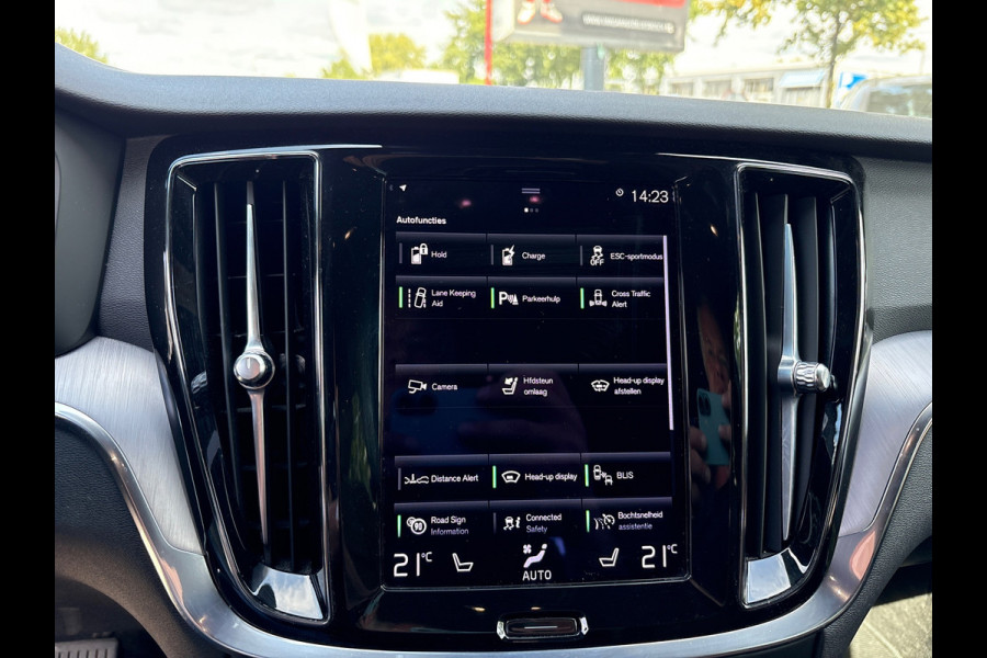 Volvo V60 2.0 T6 Recharge AWD Business Pro/leer/trekhaak/camera/navi/orig ned