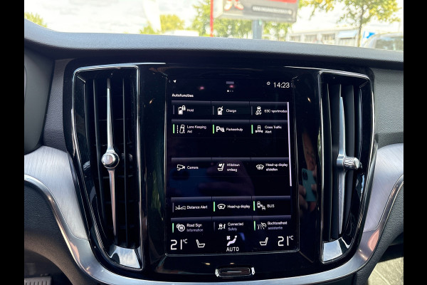 Volvo V60 2.0 T6 Recharge AWD Business Pro/leer/trekhaak/camera/navi/orig ned