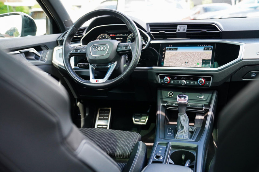Audi Q3 45 TFSI e Business Edition | Sonos | Camera | Stuurwielverwarming