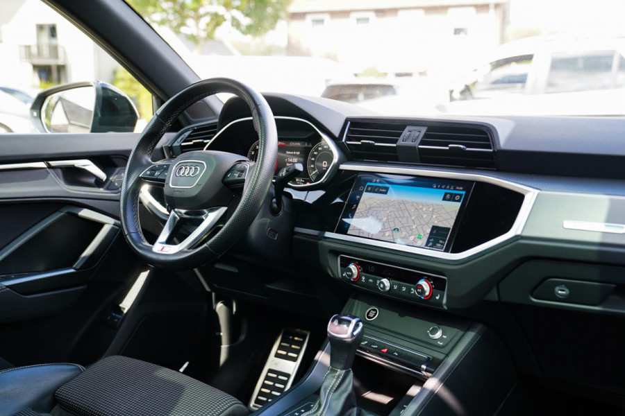 Audi Q3 45 TFSI e Business Edition | Sonos | Camera | Stuurwielverwarming