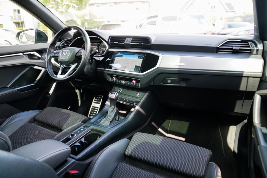 Audi Q3 45 TFSI e Business Edition | Sonos | Camera | Stuurwielverwarming