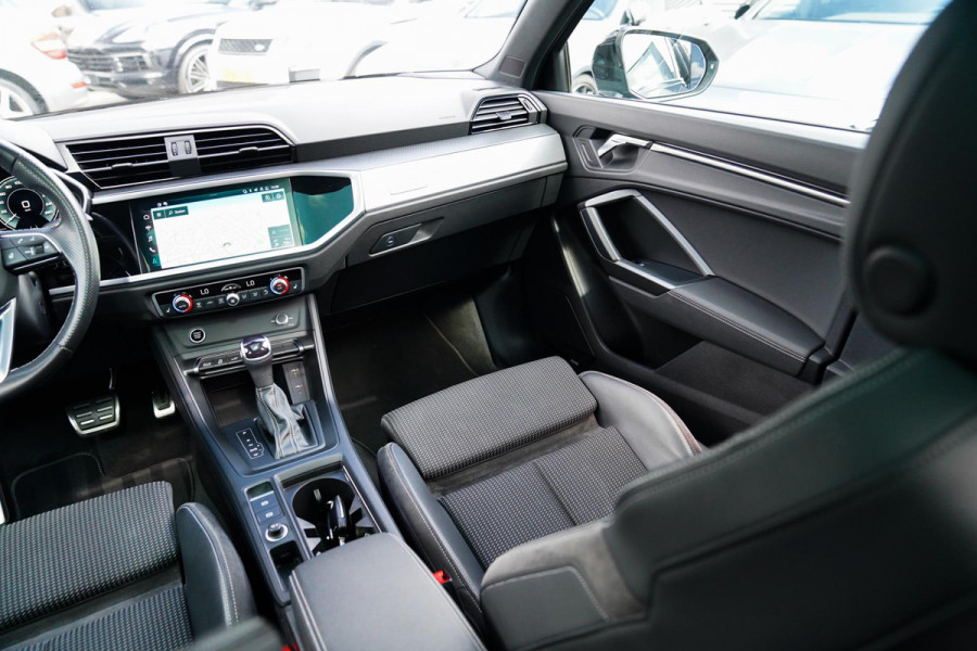 Audi Q3 45 TFSI e Business Edition | Sonos | Camera | Stuurwielverwarming