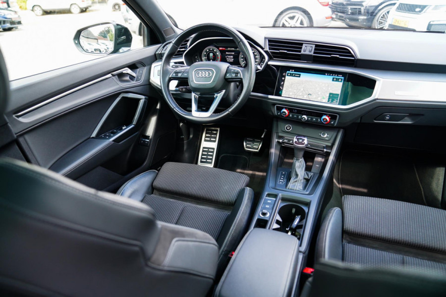 Audi Q3 45 TFSI e Business Edition | Sonos | Camera | Stuurwielverwarming