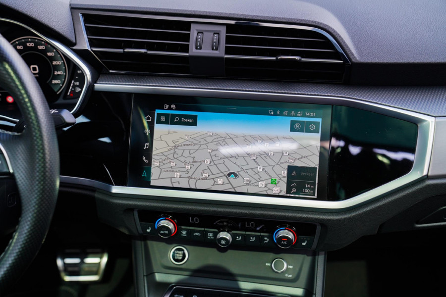 Audi Q3 45 TFSI e Business Edition | Sonos | Camera | Stuurwielverwarming
