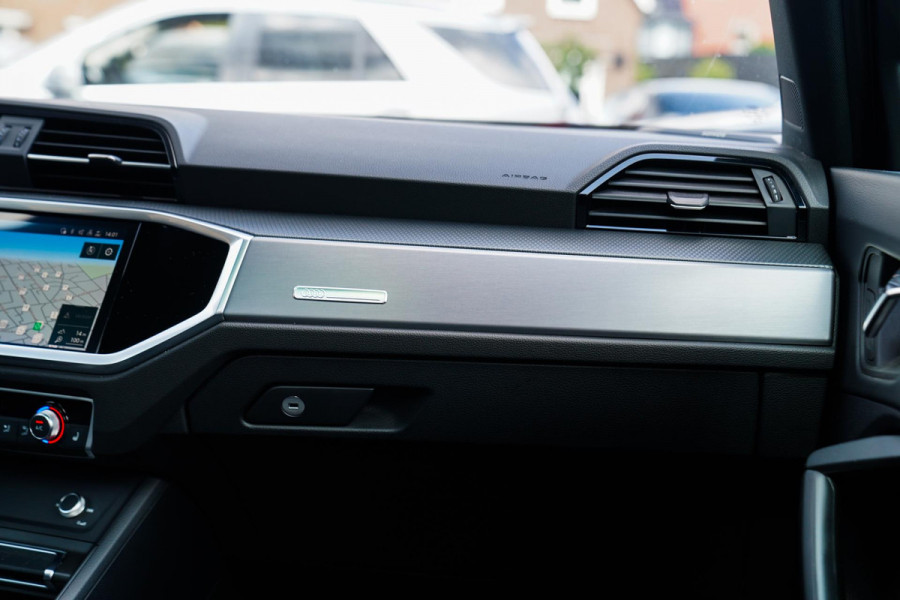 Audi Q3 45 TFSI e Business Edition | Sonos | Camera | Stuurwielverwarming