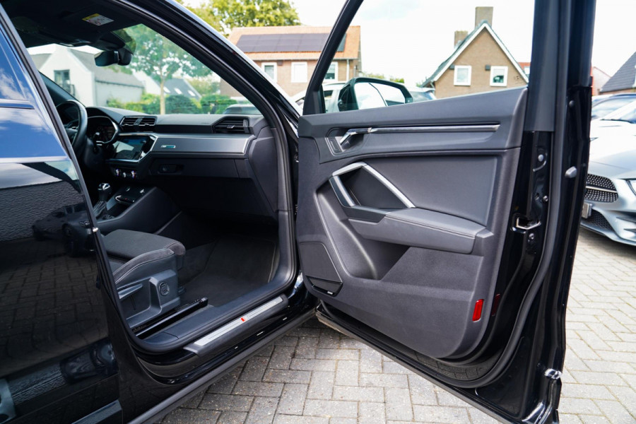 Audi Q3 45 TFSI e Business Edition | Sonos | Camera | Stuurwielverwarming