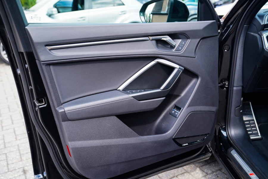 Audi Q3 45 TFSI e Business Edition | Sonos | Camera | Stuurwielverwarming