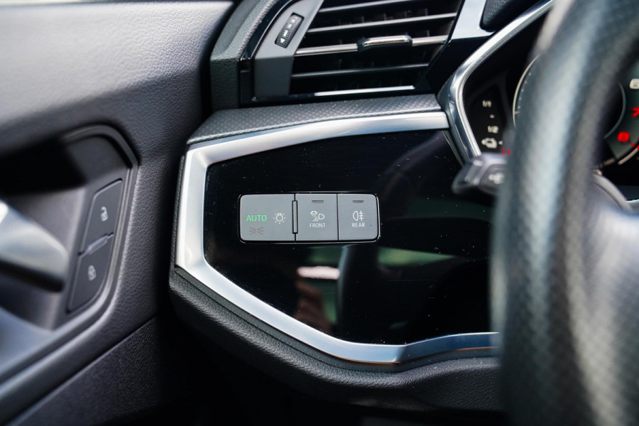 Audi Q3 45 TFSI e Business Edition | Sonos | Camera | Stuurwielverwarming