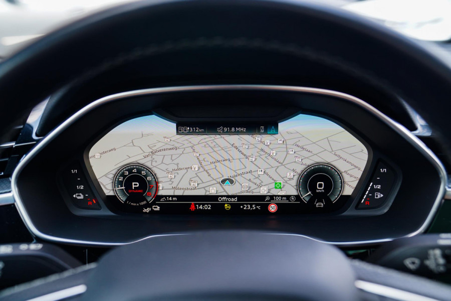 Audi Q3 45 TFSI e Business Edition | Sonos | Camera | Stuurwielverwarming