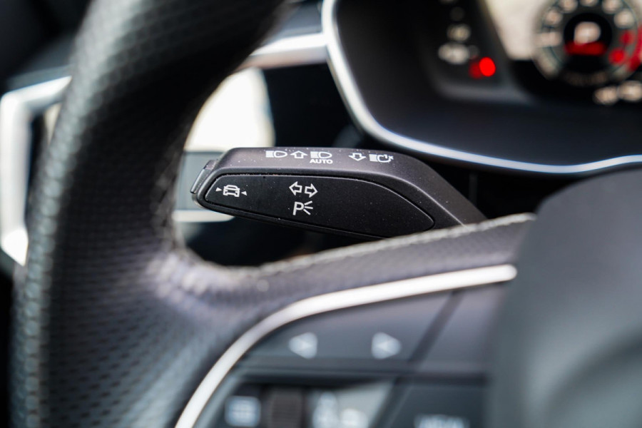 Audi Q3 45 TFSI e Business Edition | Sonos | Camera | Stuurwielverwarming