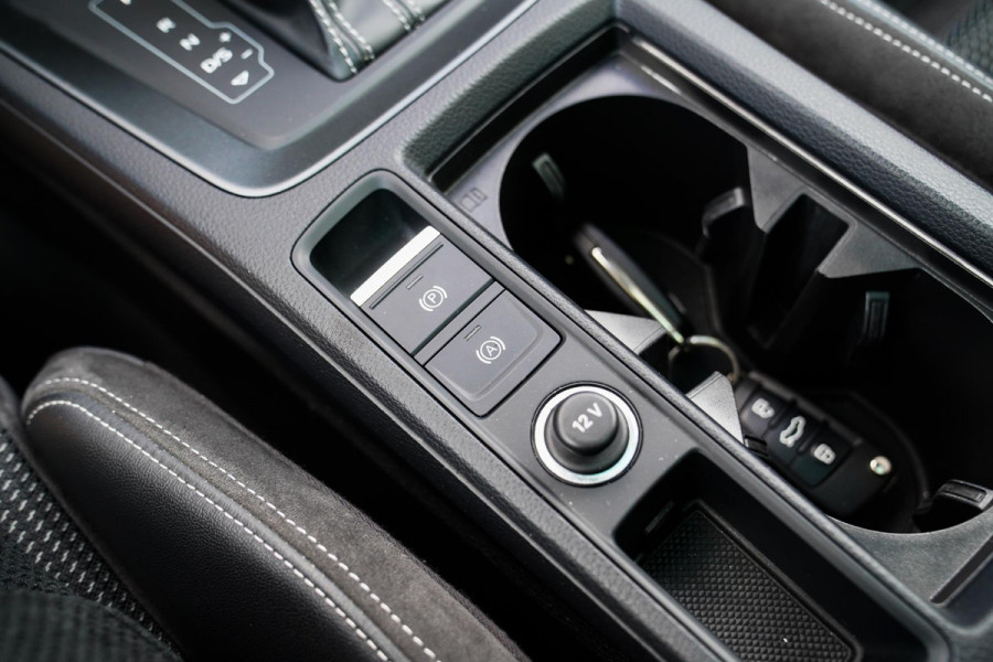 Audi Q3 45 TFSI e Business Edition | Sonos | Camera | Stuurwielverwarming