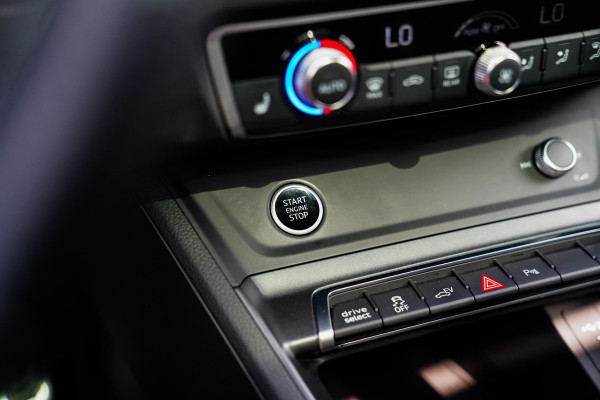 Audi Q3 45 TFSI e Business Edition | Sonos | Camera | Stuurwielverwarming