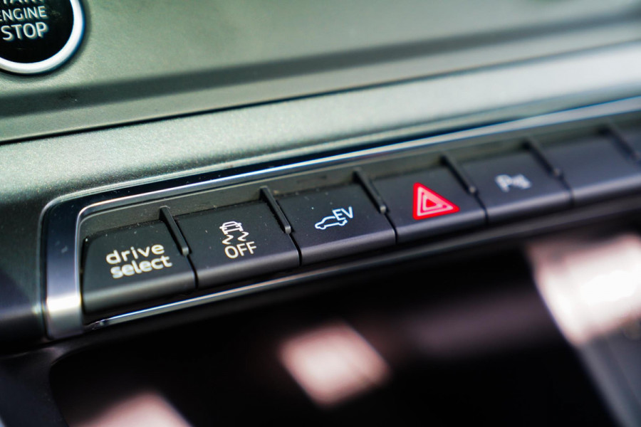 Audi Q3 45 TFSI e Business Edition | Sonos | Camera | Stuurwielverwarming