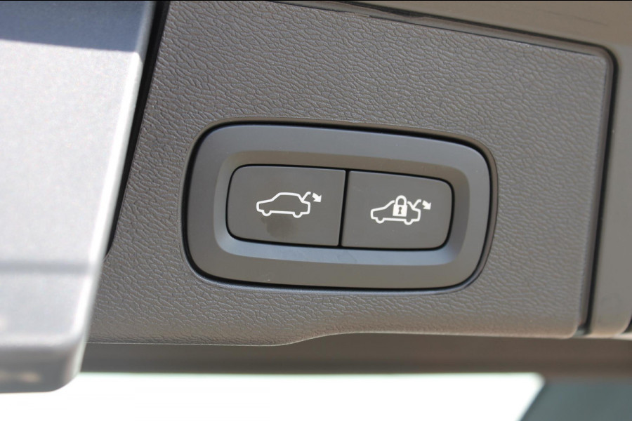 Volvo XC60 T6 350PK Autm. Plug-in hybrid AWD Ultra Dark Head-Up display / Panoramisch schuif-kanteldak / 360graden rondom zichtcamera / lederen bekleding / 20" lichtmetalen velgen