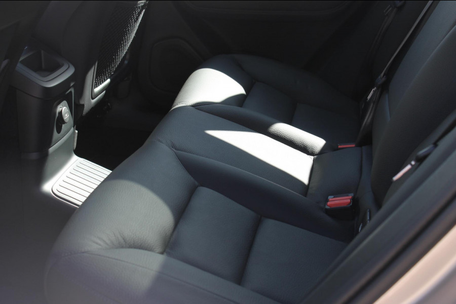 Volvo XC60 T6 350PK Autm. Plug-in hybrid AWD Ultra Dark Head-Up display / Panoramisch schuif-kanteldak / 360graden rondom zichtcamera / lederen bekleding / 20" lichtmetalen velgen