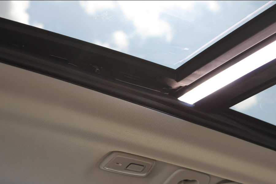 Volvo XC60 T6 350PK Autm. Plug-in hybrid AWD Ultra Dark Head-Up display / Panoramisch schuif-kanteldak / 360graden rondom zichtcamera / lederen bekleding / 20" lichtmetalen velgen