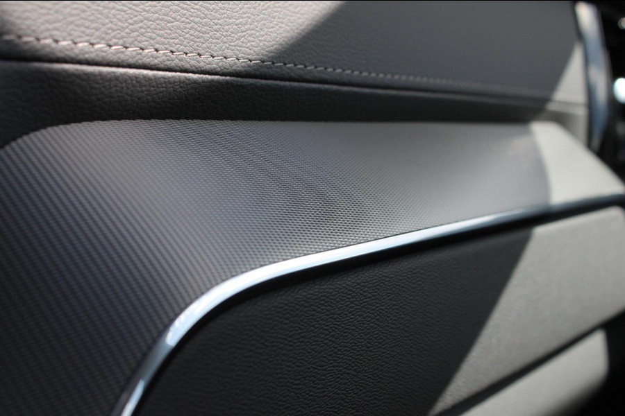 Volvo XC60 T6 350PK Autm. Plug-in hybrid AWD Ultra Dark Head-Up display / Panoramisch schuif-kanteldak / 360graden rondom zichtcamera / lederen bekleding / 20" lichtmetalen velgen