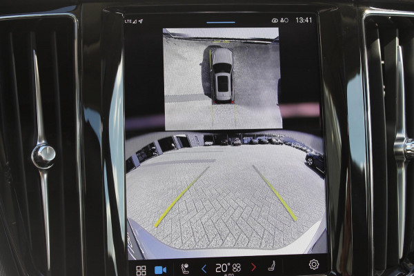 Volvo XC60 T6 350PK Autm. Plug-in hybrid AWD Ultra Dark Head-Up display / Panoramisch schuif-kanteldak / 360graden rondom zichtcamera / lederen bekleding / 20" lichtmetalen velgen