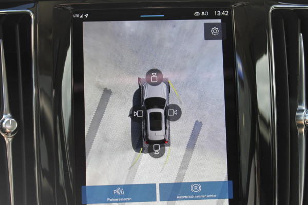 Volvo XC60 T6 350PK Autm. Plug-in hybrid AWD Ultra Dark Head-Up display / Panoramisch schuif-kanteldak / 360graden rondom zichtcamera / lederen bekleding / 20" lichtmetalen velgen