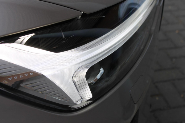 Volvo XC60 T6 350PK Autm. Plug-in hybrid AWD Ultra Dark Head-Up display / Panoramisch schuif-kanteldak / 360graden rondom zichtcamera / lederen bekleding / 20" lichtmetalen velgen